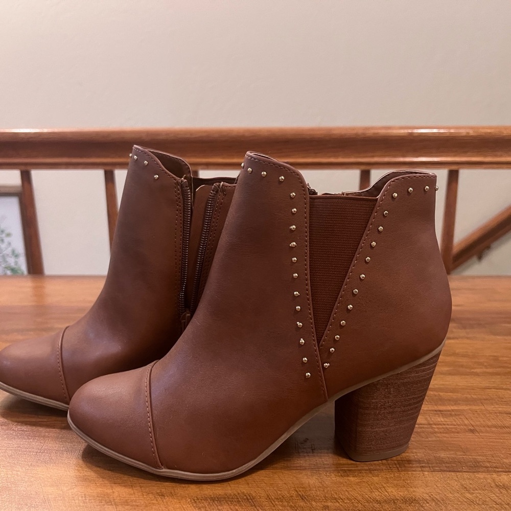 Lauren Conrad Cognac Brown Courtship Ankle Boots Booties Gold Studs Sz 10 NEW